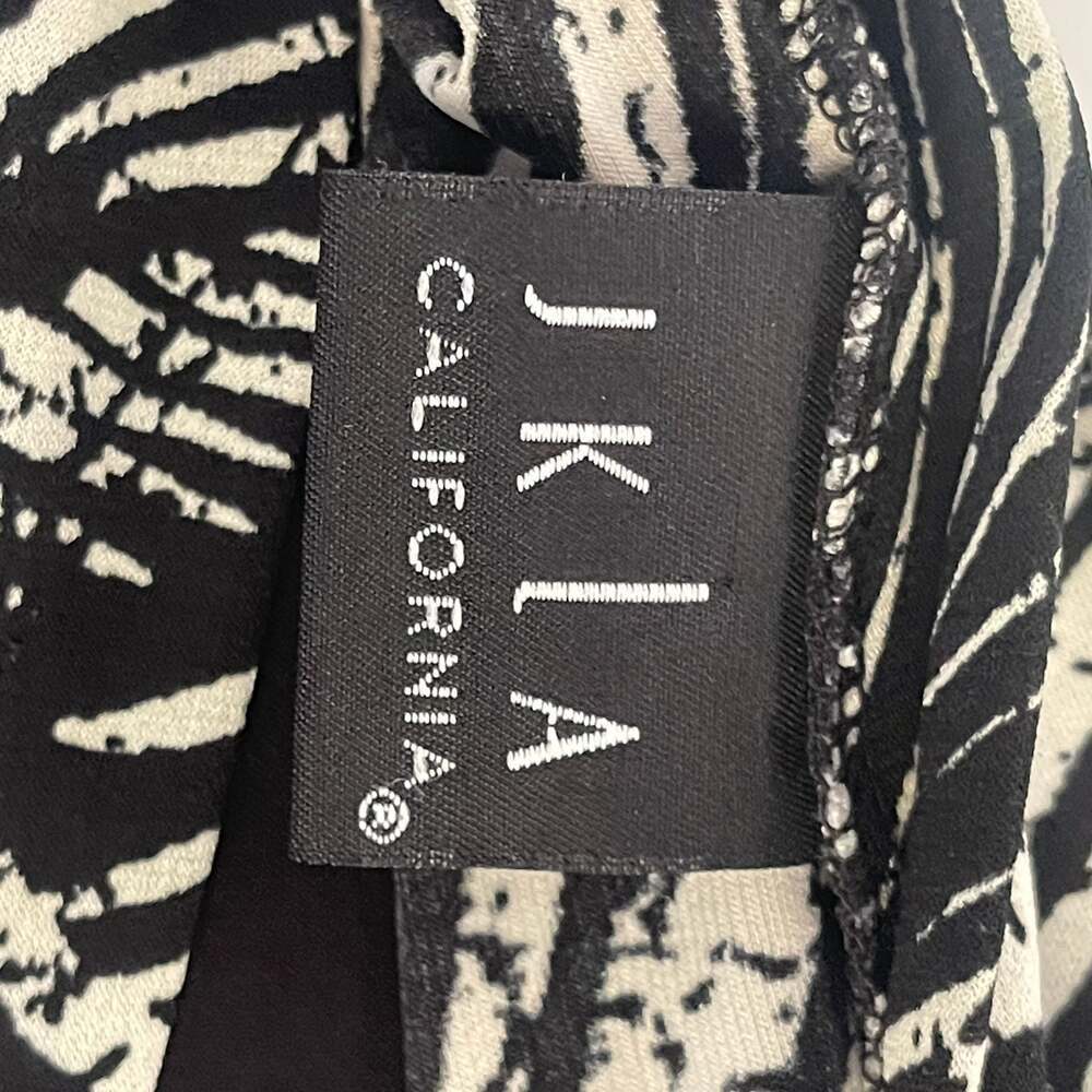 JKLA California Black and White Abstract Print Sleeveless V-Neck Top