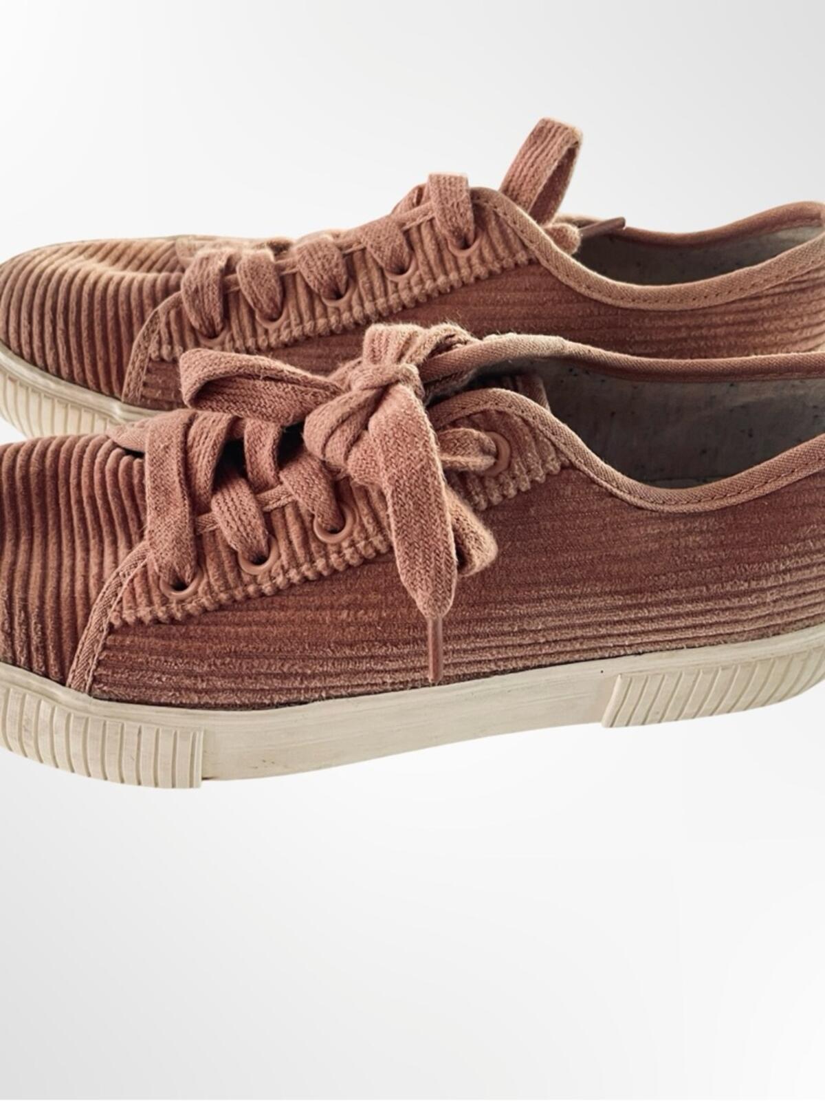 Cat & Jack Corduroy Lace-Up Sneakers in Dusty Pink size 3