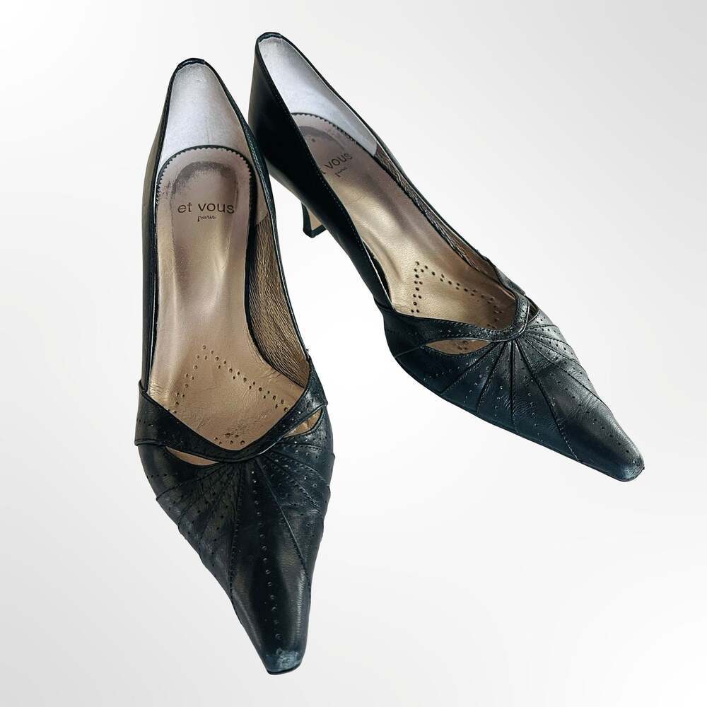et vous paris Black Leather Pointed-Toe Kitten Heel Pumps with Stitched Detail