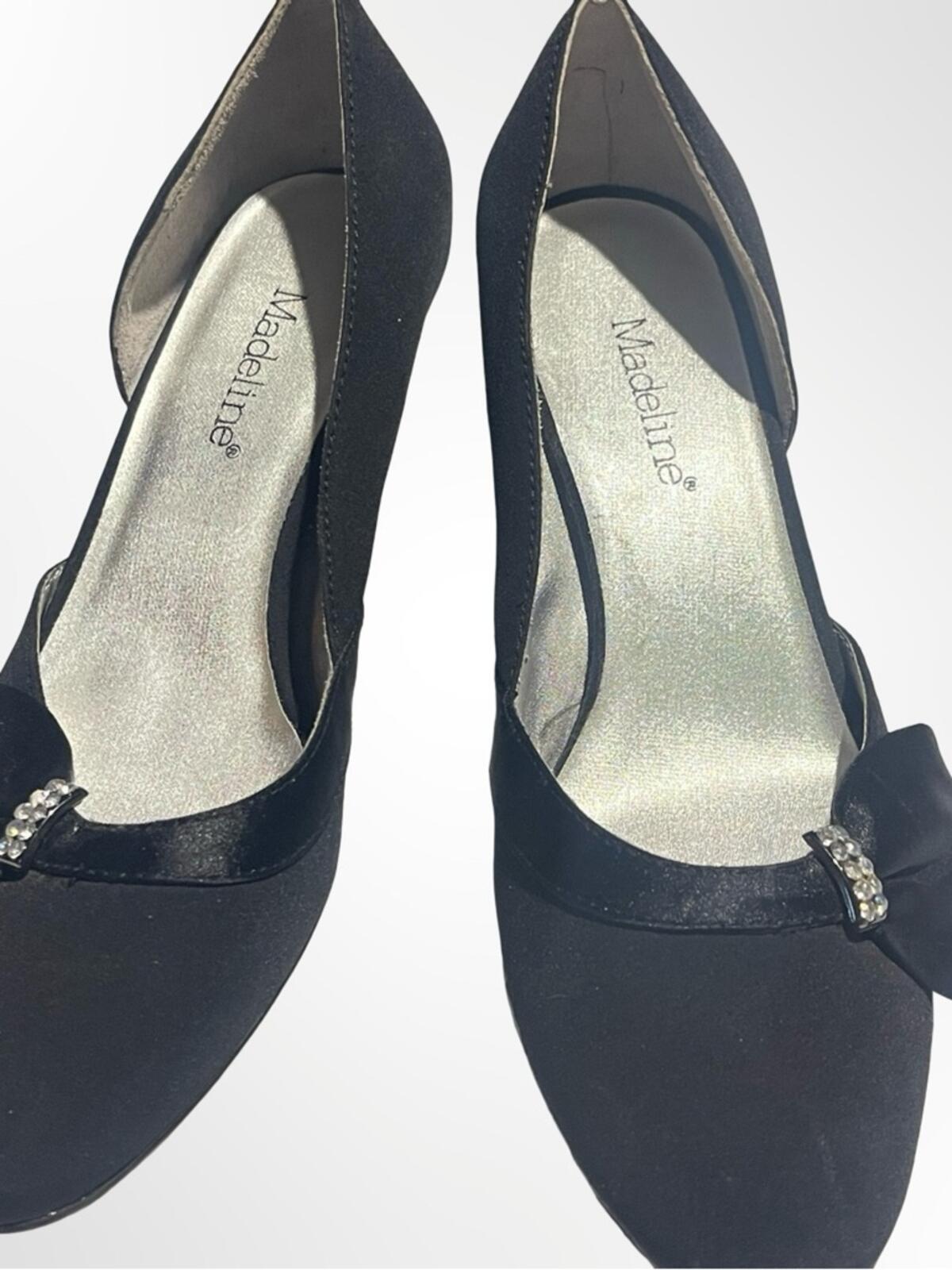 Madeline Black D'Orsay Bow Pumps in size 6.5